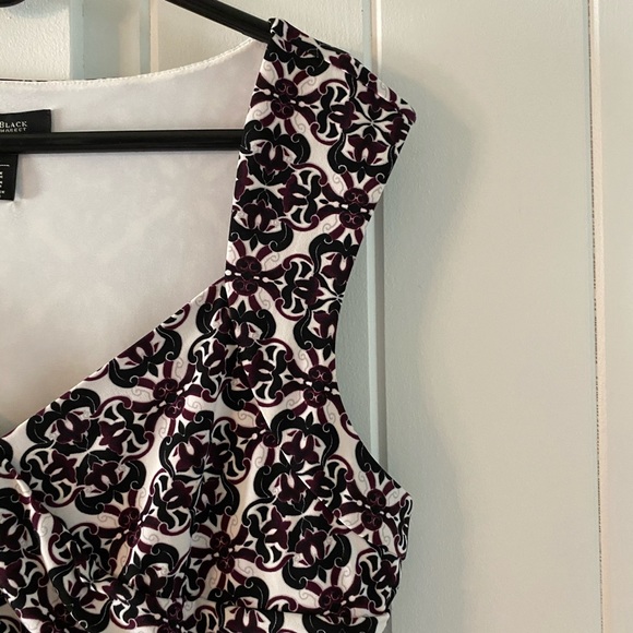 WHBM top in XL. Sleeveless geometric pattern - Picture 4 of 13